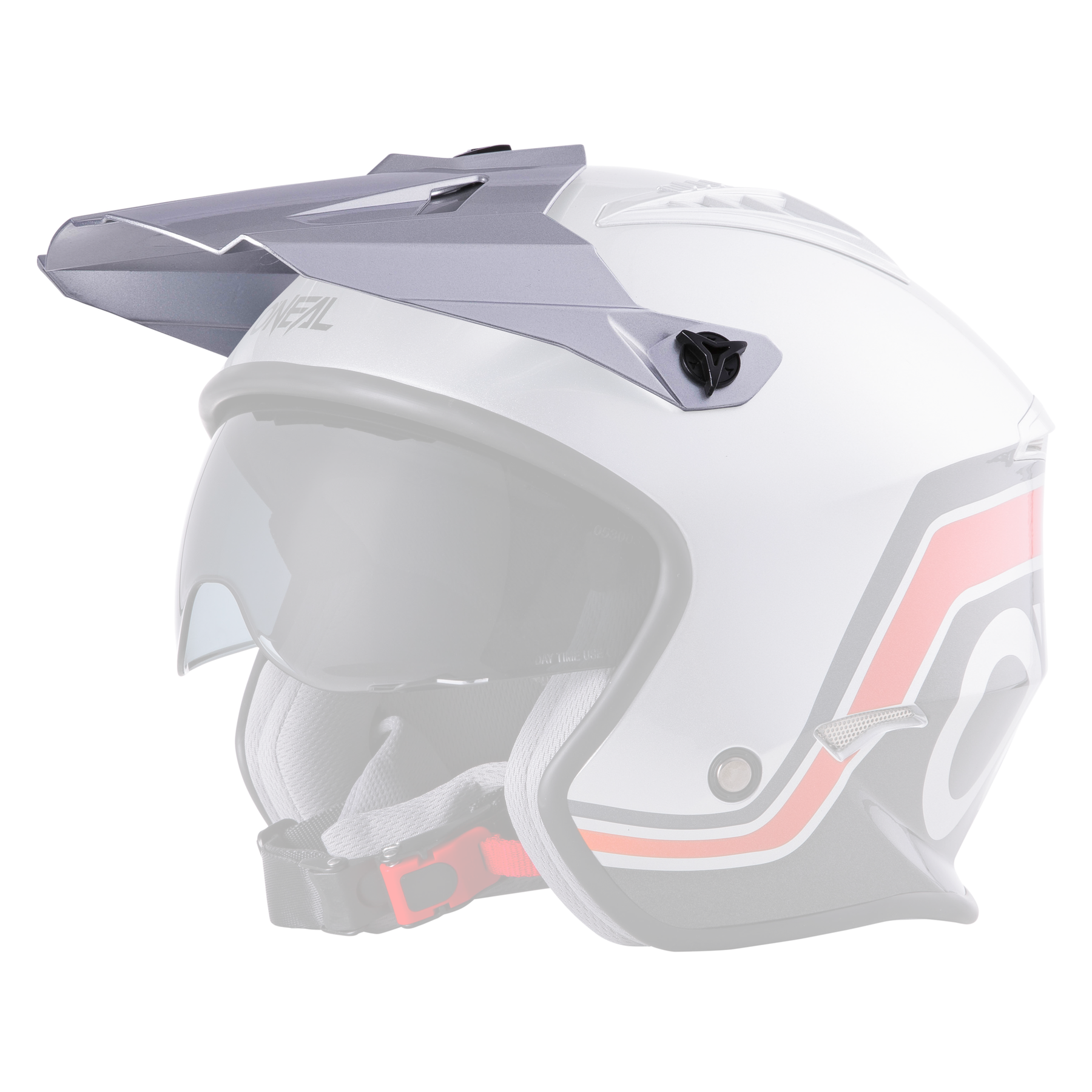 Der O'NEAL Visor VOLT Helmet V1 von O'NEAL ist ein silber-schwarzer Motorradhelm mit roten und grauen Akzenten, einem Visier, einem Sonnenschirm und einem schwarz-roten Kinnriemen, dargestellt von der Seite vor einem schwarzen Hintergrund.