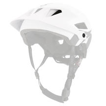 Der O'NEAL Visor DEFENDER Helmet SOLID ist ein weißer Fahrradhelm mit Belüftungslöchern, schwarzen verstellbaren Riemen, Visier, Innenpolsterung und einer sicheren Kinnschnalle. Der Helm der Marke O'NEAL ist isoliert auf einem weißen Hintergrund abgebildet.