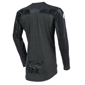 Das O'NEAL MAYHEM Jersey HEXX ist ein langärmeliges Trikot in Dunkelgrau und Schwarz mit glänzender Oberfläche, von hinten gesehen. Es ist von hoher Qualität und zeigt eine Bären- und Sternengrafik über dem O'NEAL-Logo in der Nähe des Saums.