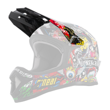 El Casco O'NEAL Visor Sonus Youth CRANK es un casco integral negro de motocross de O'NEAL que incorpora coloridas pegatinas gráficas con texto, calaveras, una boca de tiburón y diseños de estilo cómic.