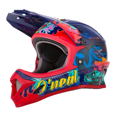 El brillante casco Sonus para niños Rex de O'NEAL destaca claramente sobre un fondo negro liso.