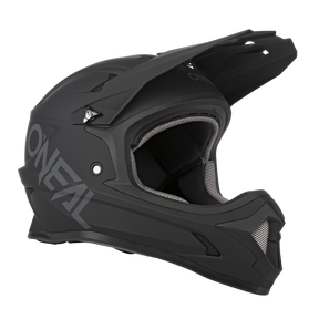 Le casque noir mat à visière intégrale O'NEAL SONUS Casque enfants SOLID est illustré dans le profil latéral et dispose d'une visière, d'une protection du menton et d'un intérieur rembourré pour le confort et la protection - idéal pour les jeunes cyclistes.