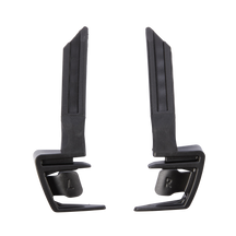 Se muestran dos piezas de plástico negro del O'NEAL Flexible Hinges TRON Neckbrace una al lado de la otra, cada una con largos brazos verticales y bases en ángulo grabadas con una "L" (izquierda) y una "R" (derecha) para identificar sus lados.