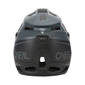 Vista posteriore del casco O'NEAL Transition TwiceMe FLASH nero e grigio opaco con aperture di ventilazione, loghi del marchio O'NEAL e un piccolo simbolo bianco simile al Wi-Fi sul retro per una protezione ottimale.