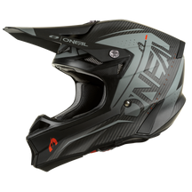 Der O'NEAL 10SRS Carbon Helm PRODIGY ist ein leichter schwarz-grauer Helm mit roten Akzenten, kantigem Design, Visier und O'NEAL-Logo. Konzipiert für den Offroad- oder Motocross-Einsatz, hier in der Seitenansicht.