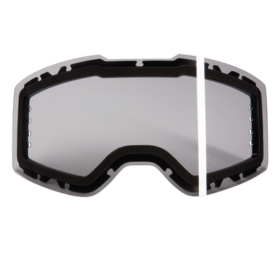 Die O'NEAL B-30 ROLL OFF SPARE LENS ist eine klare, grau getönte Goggle-Scheibe von O'NEAL mit einem einzelnen weißen vertikalen Streifen auf der rechten Seite und einer schwarzen Umrandung.