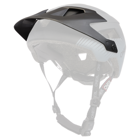 Der O'NEAL Visor DEFENDER Helmet GRILL ist ein schwarz-grauer Fahrradhelm mit Belüftungslöchern, einem verstellbaren Visier und O'NEAL-Markenriemen mit Schnalle.