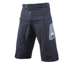 Die schwarze O'NEAL ELEMENT FR Shorts Kinder HYBRID ist mit einem Frontreißverschluss, zwei Seitentaschen mit Reißverschluss, einem reflektierenden Aufnäher am rechten Oberschenkel, Belüftungslöchern und verstellbaren Taillenlaschen ausgestattet, die für einen hohen Tragekomfort sorgen.