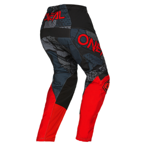 I pantaloni O'NEAL Element CAMO sono disponibili in nero, grigio e rosso e sono caratterizzati dall'accattivante marchio O'NEAL e da motivi camo geometrici. Offrono una protezione accattivante per gli sport motoristici - visti da dietro e di lato.
