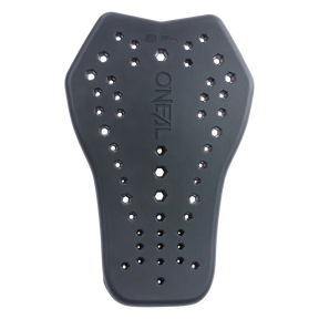 El O'NEAL IPX-HP es un protector dorsal negro para moto con aberturas de ventilación hexagonales y el logotipo de O'NEAL grabado en el centro sobre un fondo negro liso.