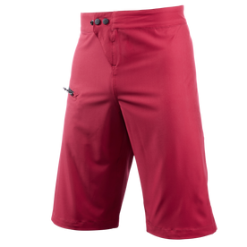Pantaloncini O'NEAL Matrix di colore rosso, lunghi fino al ginocchio con due bottoni in vita, zip e una piccola tasca con zip sulla coscia destra - ideali per la mountain bike. Mostrati su sfondo bianco.