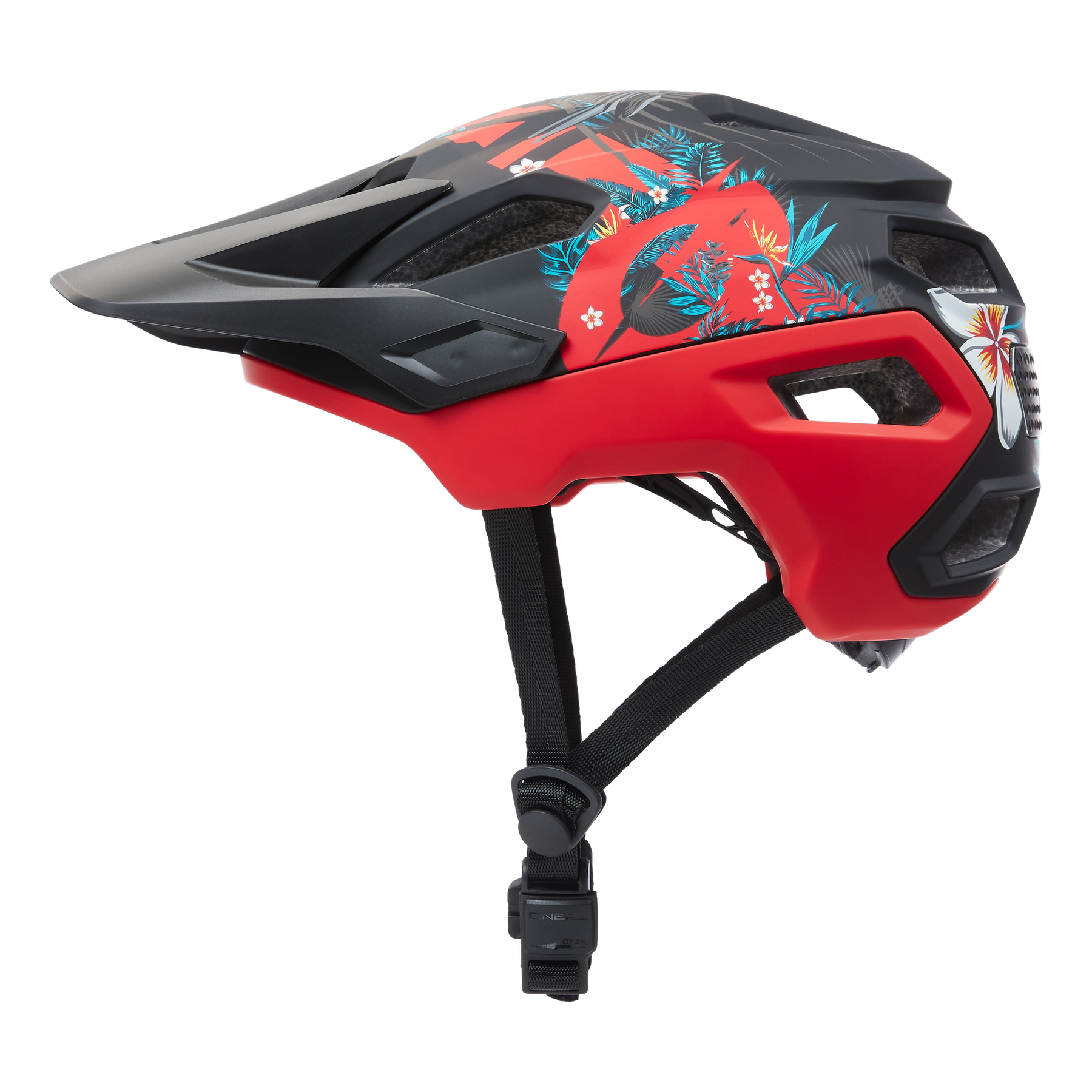 Der O'NEAL TRAILFINDER Helm RIO ist ein rot-schwarzer Mountainbike-Helm mit Blumen- und Tropenvogel-Motiven, schwarzem Visier und verstellbarem Kinnriemen für sicheren Halt auf dem Trail.