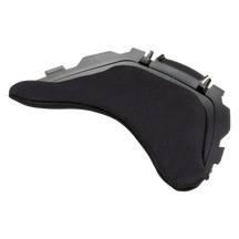 El casco O'NEAL Windbreaker M-SRS, un accesorio negro, curvado y acolchado con bordes de plástico, se muestra sobre un fondo negro liso.