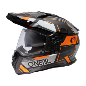 Il casco O'NEAL D-SRS SQUARE è un casco da moto nero, bianco e arancione con visiera, design aerodinamico e il marchio O'NEAL sul lato.