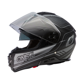 Der O'NEAL M-SRS Helm STRING ist ein schwarz-grauer Integralhelm mit klarem Visier, der mit dem O'NEAL-Logo und stilvollen M-SRS-Grafiken an den Seiten versehen ist.