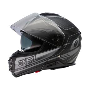 Ein schwarzer und grauer O'NEAL M-SRS Helm STRING Vollvisierhelm mit geometrischen Mustern, die von der Seite auf weißem Hintergrund dargestellt werden.