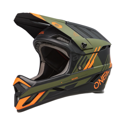 Der O'NEAL BACKFLIP Helm STRIKE ist ein mattgrüner Integralhelm mit schwarzen und orangefarbenen Akzenten, Belüftungsöffnungen, Visier und "O'NEAL"-Branding - perfekt für Motocross- oder Mountainbike-Fahrten.