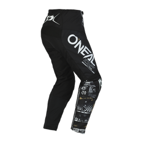 Le pantalon O'NEAL ELEMENT pour enfants ATTACK se caractérise par une inscription "O'NEAL" accrocheuse sur la cuisse, des impressions graphiques, des logos MX ELEMENT Youth et un artwork uni sur une jambe.