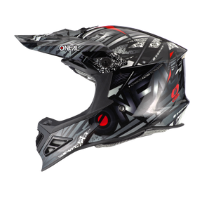 Il casco O'NEAL F-SRS SYNTHY Quin ready presenta un sorprendente design nero e grigio con accenti rossi e l'iconico logo O'Neal, la visiera e i motivi geometrici, che lo rendono ideale per gli appassionati di motocross che apprezzano stile e protezione.