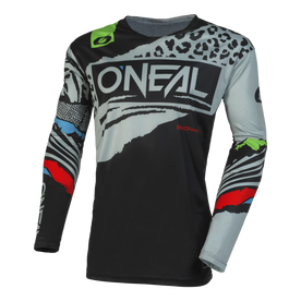 La O'NEAL Custom Jersey Bambini WILD presenta un motivo accattivante in nero, bianco, rosso e blu con un grande logo "#ONEAL" sul petto e un design astratto sulle maniche: una scelta eccezionale per uno stile di maglia unico.