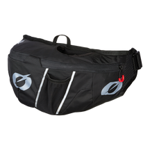 Die O'NEAL MTB WAIST Werkzeugtasche ist eine schwarze Hüfttasche mit einem Hauptfach mit Reißverschluss, einer Netztasche auf der Vorderseite, reflektierenden Streifen und einem verstellbaren Gurt mit roter Schlaufe - ideal, um wichtige Dinge sicher und griffbereit aufzubewahren.