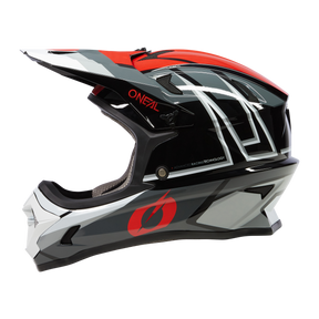 Der O'NEAL SONUS Helm SPLIT ist ein schnittiger Fullface-MTB-Helm in Schwarz, Grau, Rot und Weiß mit eckigen Mustern und einem Visier, von der Seite gesehen.
