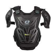 El protector pectoral O'NEAL SPLIT PRO para niños es un protector pectoral negro con protección para los hombros, orificios de ventilación, correas ajustables, acolchado reforzado y protección de nivel 2, ideal para motocross o deportes todoterreno.