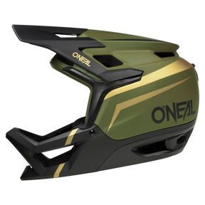 Il casco O'NEAL Transition TwiceMe FLASH in verde opaco con accenti neri e oro offre un'eccellente protezione, una visiera, aperture di ventilazione e l'accattivante marchio "O'NEAL" sul lato.