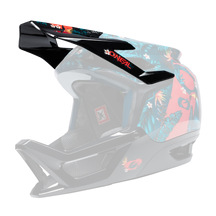 El Casco O'NEAL Visor Transition RIO es un casco integral de motocross con un diseño tropical de hojas y loros sobre un fondo negro y rojo, una gran visera y una ventilación adecuada.