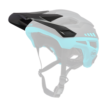 Der O'NEAL Visor TRAILFINDER Helm SPLIT in Schwarz und Türkis verfügt über ein Visier, Belüftungslöcher und verstellbare Kinnriemen, dargestellt von der Seite auf weißem Hintergrund.