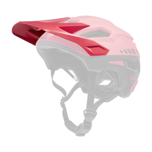 Der O'NEAL Visor TRAILFINDER Helmet SPLIT von O'NEAL ist ein rot-schwarzer Mountainbike-Helm mit einem Visier, mehreren Belüftungslöchern und einem verstellbaren Kinnriemen, abgebildet in der Seitenansicht auf schwarzem Hintergrund.