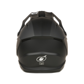 Rückansicht des schwarzen Motorradhelms O'NEAL 1SRS Helm SOLID mit weißem O'NEAL-Logo in der Nähe der Basis, zwei oberen Belüftungsöffnungen und einer glatten, matten Oberfläche, die sein aerodynamisches Design unterstreicht.