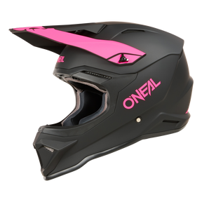 Der O'NEAL 1SRS Helm SOLID ist ein mattschwarzer ABS-Motocross-Helm mit rosafarbenen Akzenten, einem offenen Gesicht, einem Visier und dem Schriftzug O'NEAL" in Rosa auf der Seite - er verbindet Stil mit hochwertiger Technik.