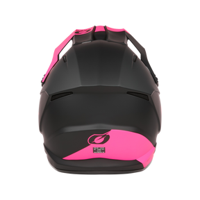 Eine Rückansicht des O'NEAL 1SRS Helm SOLID by O'NEAL in Schwarz und Pink. Das matte Finish, die Lüftungsschlitze und das kleine Etikett unten in der Mitte spiegeln die hochwertige Technik dieses Motocross-Helms wider.