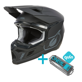 El O'NEAL 3SRS Youth Solid Quin Bundle viene en negro y consta de un casco integral ventilado para niños y un compacto Sensor Inteligente Quin Pro con el logotipo Quin que hace destacar a este casco de motocross juvenil técnicamente mejorado.