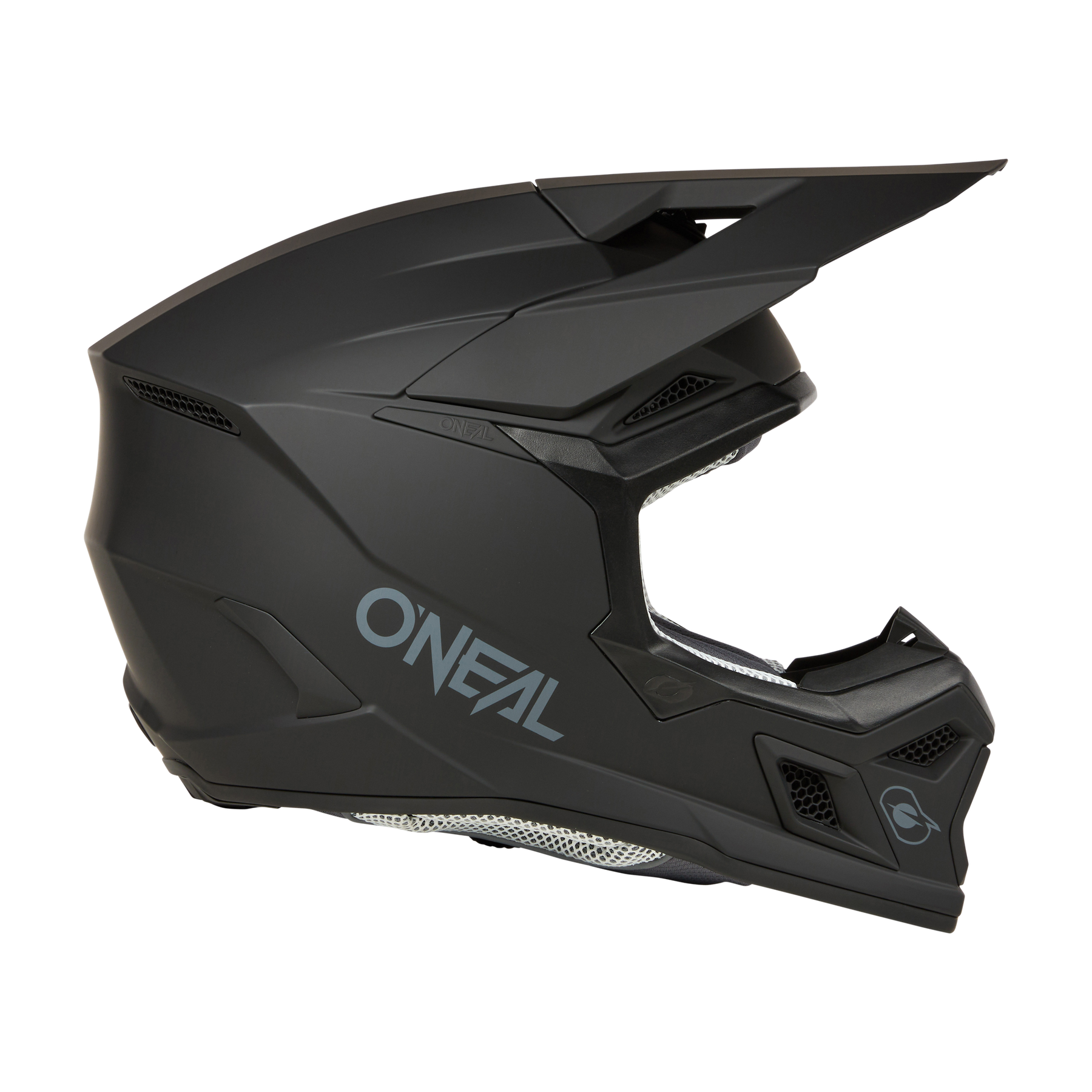 Der O'NEAL 3SRS Helm SOLID ist ein mattschwarzer Integralhelm mit Visier, Belüftungsöffnungen und dem O'NEAL-Logo in Hellgrau an der Seite - ideal für Motocross-Fans.