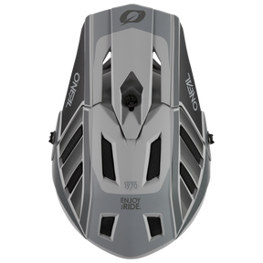 Top view of the O'NEAL BACKFLIP helmet ECLIPSE in gray, with black ventilation openings, white O'NEAL branding on both sides and "ENJOY THE RIDE" and "1970" near the chin.