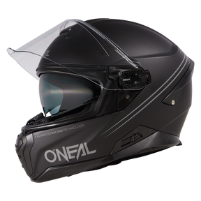 Il casco O'NEAL Challenger Solid è un casco da bici nero con visiera trasparente, visiera interna colorata, design aerodinamico, scritta "O'NEAL" e scritta "Advanced Racing Technology" sul lato.