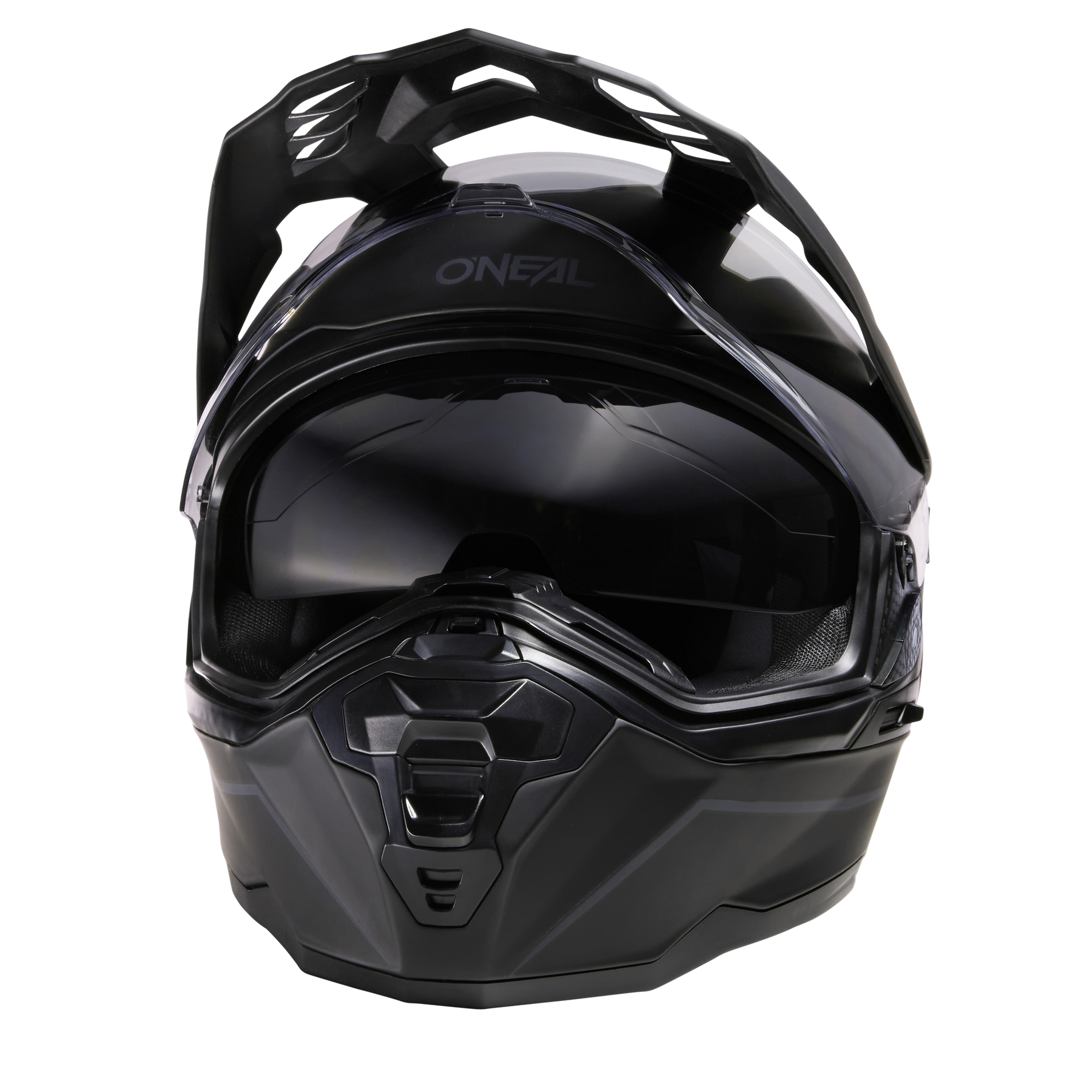 Der schwarze O'NEAL D-SRS Helm SOLID zeichnet sich durch ein Visier und ein kantiges Design aus, das von vorne auf einem einfarbigen Hintergrund dargestellt wird.