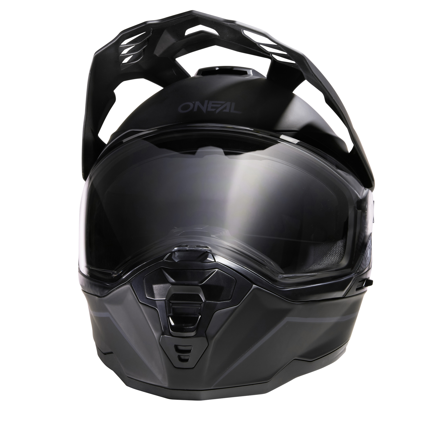Ein schwarzer O'NEAL D-SRS Helm SOLID mit getöntem Visier, kantigem Design und stabilem Kinnschutz ist vor einem weißen Hintergrund abgebildet.