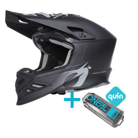 Casco integral negro y gris con visera y gráficos estilizados, acompañado de una caja con la inscripción "O'NEAL F-SRS Solid Quin Bundle" bajo el pequeño logotipo azul "O'NEAL Europe".
