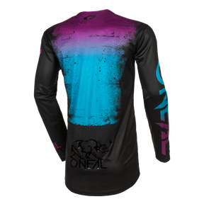 Das O'NEAL MAYHEM Jersey SCARZ ist ein langärmeliges, schwarzes Trikot mit einem auffälligen magentafarbenen bis blauen Farbverlauf auf dem Rücken, abstrakten Grafiken und dem O'NEAL-Logo auf dem unteren Rücken - für herausragenden Style und hohe Qualität.