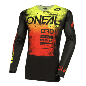 Das O'NEAL MAYHEM Jersey SCARZ hat ein schwarzes Grundmaterial mit einem neongelben bis roten Farbverlauf, auffällige O'NEAL-Logos auf Brust und Arm, eine auffällige Frontgrafik und leistungsstarke Qualität für Stil und Komfort.