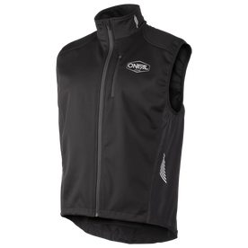 El Chaleco MTB O'NEAL PRO es un chaleco softshell negro, sin mangas, con cremallera, cuello alto, bolsillo en el pecho y logotipo O'NEAL. Los detalles blancos reflectantes aumentan la visibilidad, ideal para las aventuras en bicicleta de montaña.