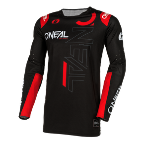Le maillot PRODIGY FIVE THREE de O'NEAL est un maillot à manches longues noir et rouge avec l'inscription "ONEAL", des inserts en mesh et un design cintré pour de hautes performances lors de chaque aventure cycliste.
