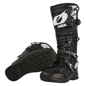 Ein Paar schwarze O'NEAL RMX PRO Stiefel Motocross-Stiefel mit weißem O'NEAL-Branding, verstellbaren Schnallen, verstärkten Sohlen und strukturierten Platten für Schutz und Halt. Ein Stiefel ist aufrecht; der andere liegt auf der Seite.