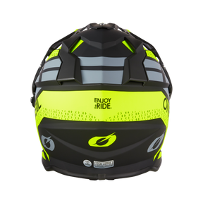 El Casco O'NEAL Sierra R, en negro y amarillo neón por detrás, presenta motivos geométricos, bandas plateadas reflectantes y "ENJOY THE RIDE." en el centro: un casco de ciclista elegante y seguro de O'NEAL.
