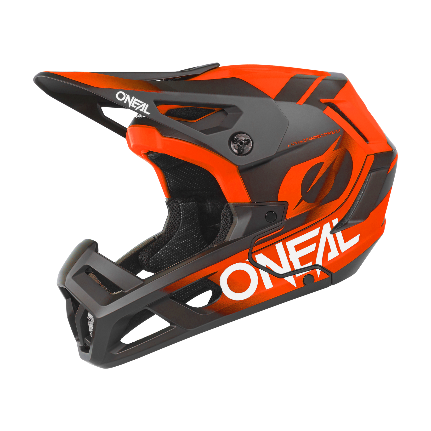 Il casco O'NEAL SL1 Strike è un casco integrale da motocross nero e arancione con marchio bianco, visiera, mentoniera e aperture di ventilazione: l'equipaggiamento perfetto per una protezione ottimale quando si va in bicicletta fuori strada.