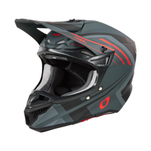 Der O'NEAL 5SRS Polyacrylite Helm SPIKE ist ein grau-schwarzer Helm mit roten Akzenten, einem Visier und seitlichem Logo, der mit seiner robusten, aerodynamischen Bauweise für Sicherheit und Komfort sorgt.
