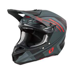 Le casque O'NEAL 5SRS Polyacrylite SPIKE est un casque gris et noir avec des accents rouges, une visière et un logo sur le côté, qui assure sécurité et confort grâce à sa construction robuste et aérodynamique.